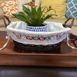 ✨3/$25✨ Vintage Christmas Basket with Embroidered Liner